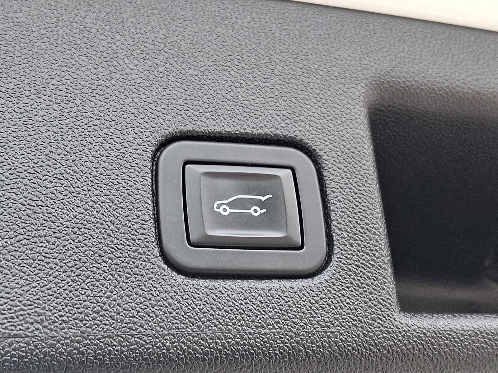Used 2019 Chevrolet Equinox LT FWD image 30