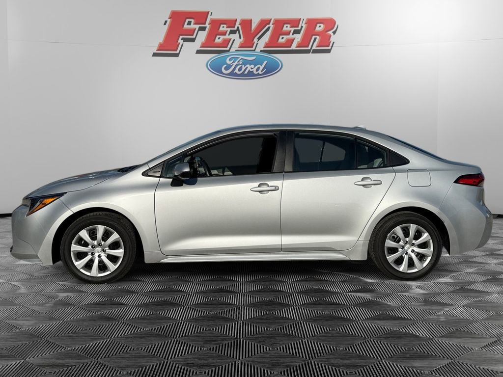 Used 2024 Toyota Corolla LE FWD image 2