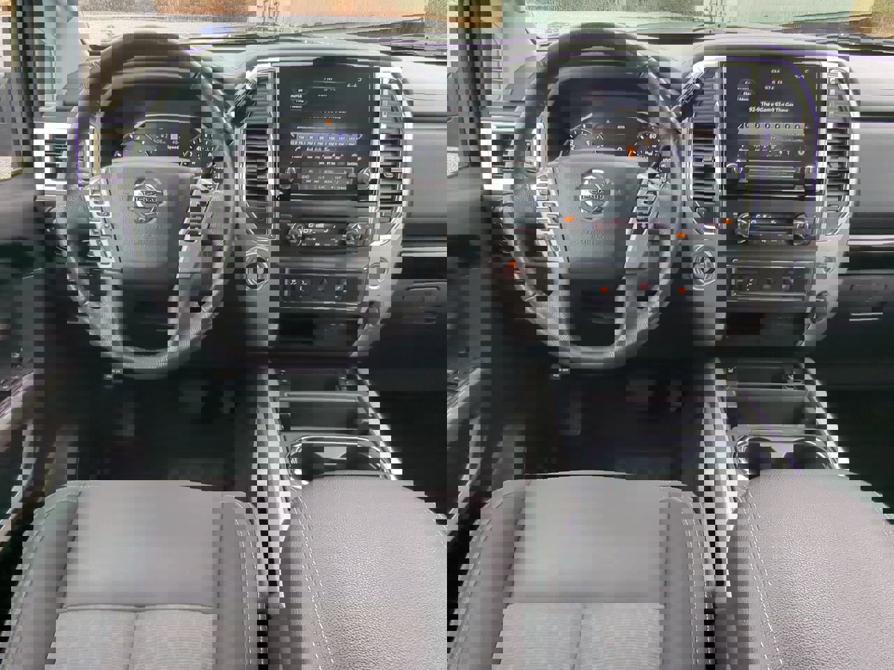 Used 2021 Nissan Titan SV w/ SV Convenience Package image 14