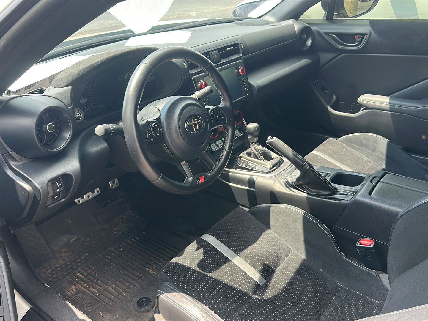 Used 2022 Toyota GR86 Premium w/ ALL Weather Mat Package (TMS) RWD image 2