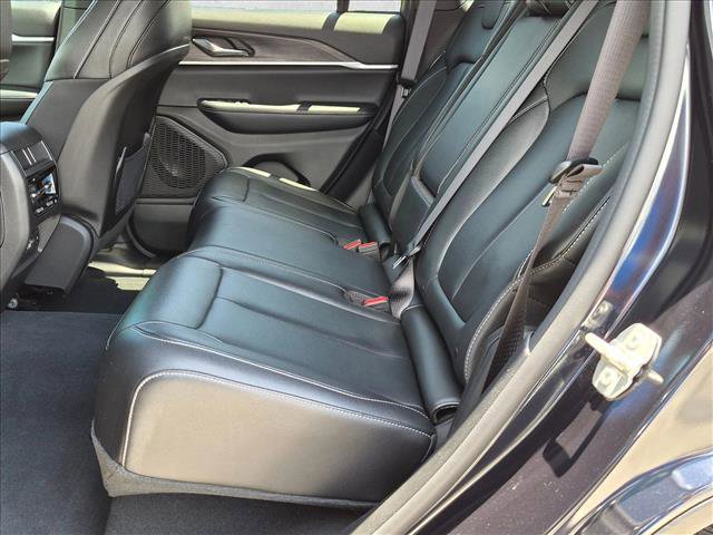 Used 2024 Jeep Grand Cherokee Limited w/ Black Appearance Package AWD/4WD image 15