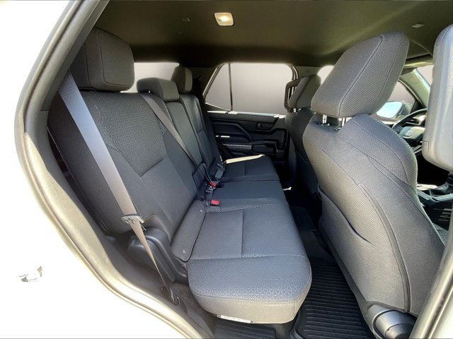 Used 2025 Toyota 4Runner SR5 AWD/4WD image 29