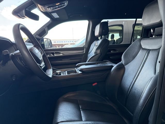 Used 2024 Jeep Wagoneer Series II w/ Flexible Seating Group RWD image 10
