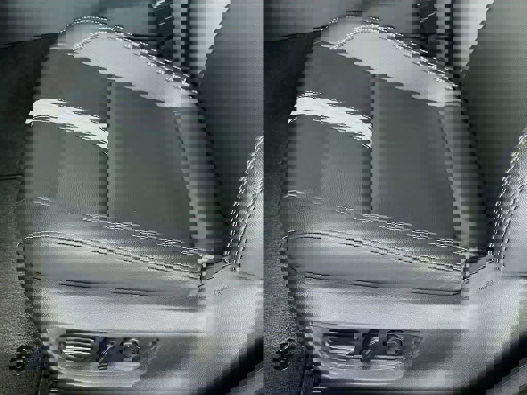 Used 2025 Toyota Camry SE image 29