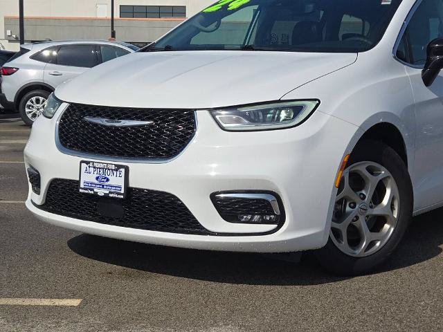Used 2024 Chrysler Pacifica Limited FWD image 2