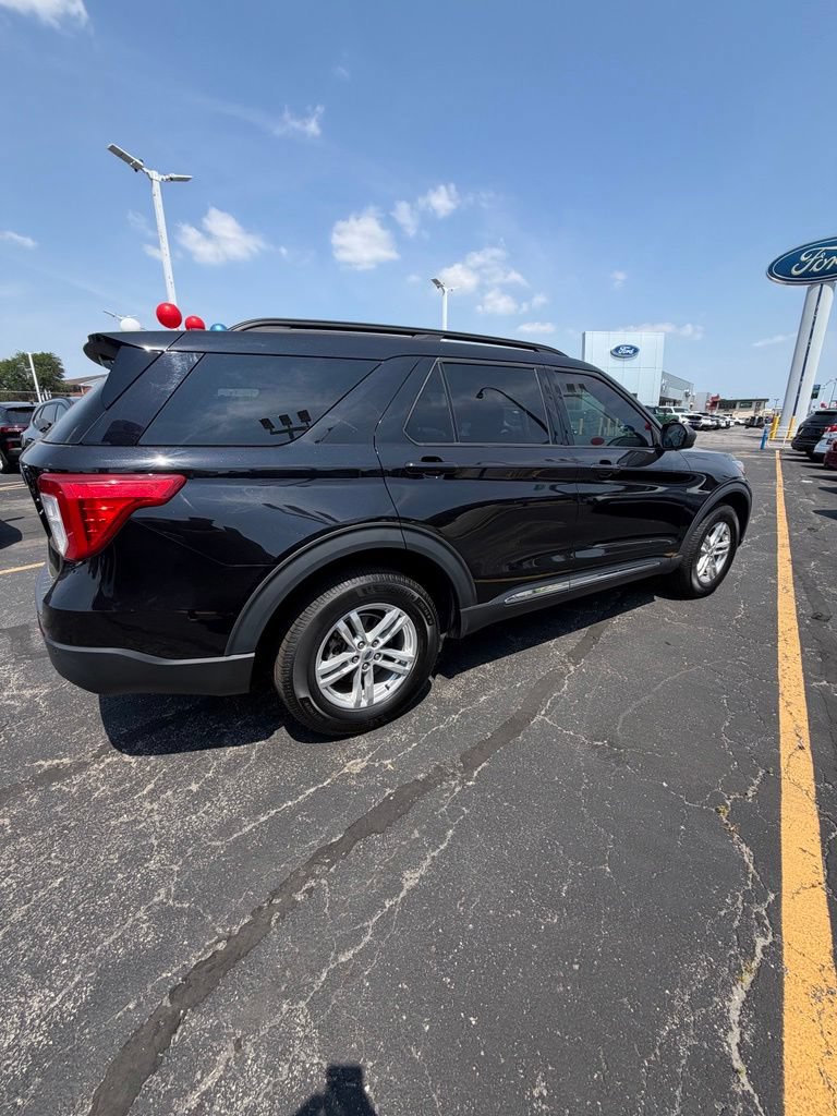 Certified 2022 Ford Explorer XLT w/ Class IV Trailer Tow Package AWD/4WD image 3
