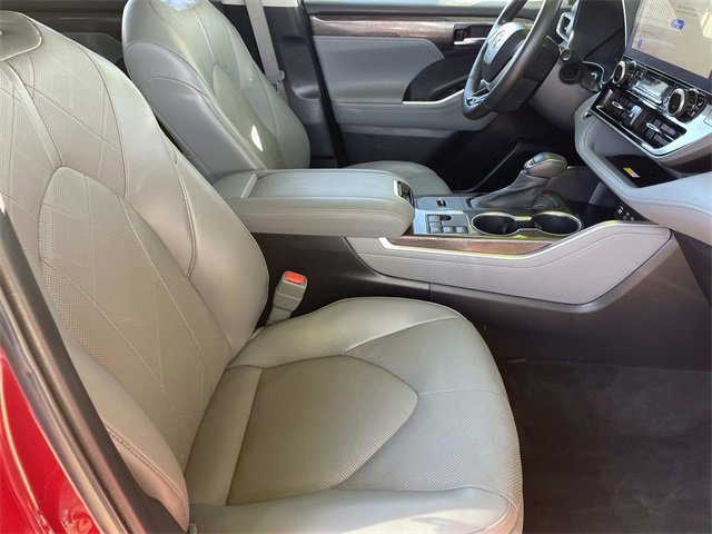Used 2023 Toyota Highlander Platinum image 36