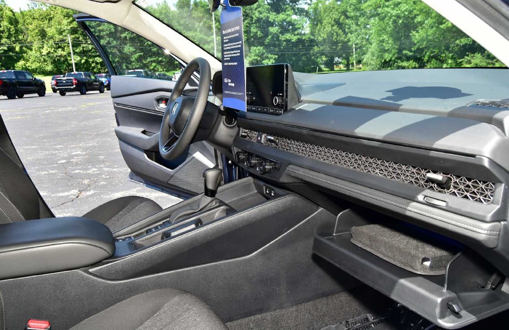 Used 2025 Honda Accord SE image 23