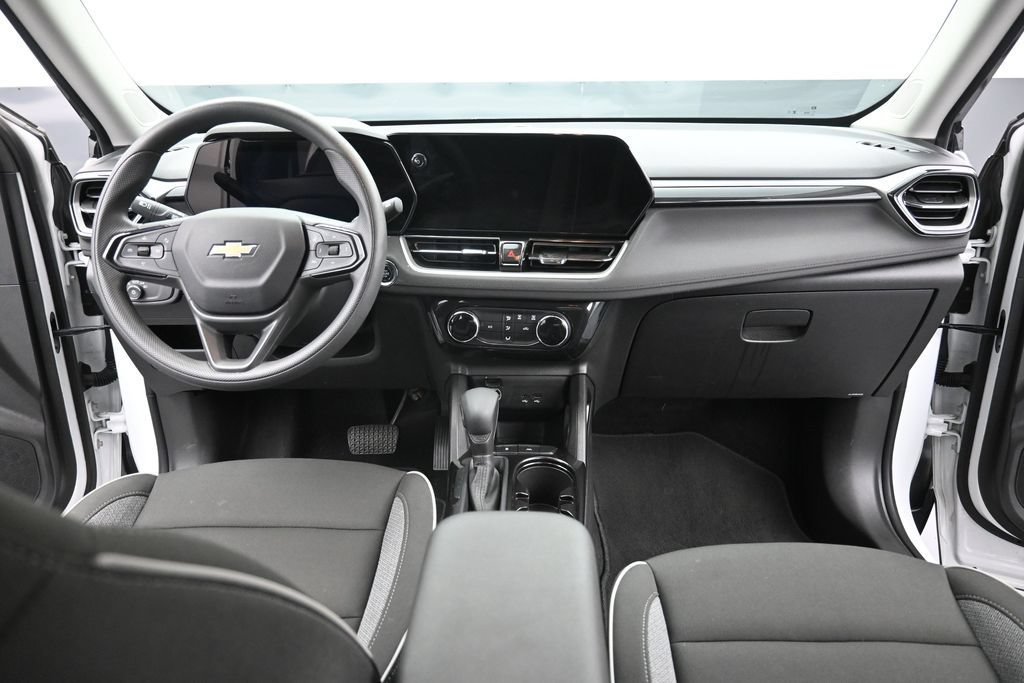 Used 2025 Chevrolet TrailBlazer LT FWD image 12