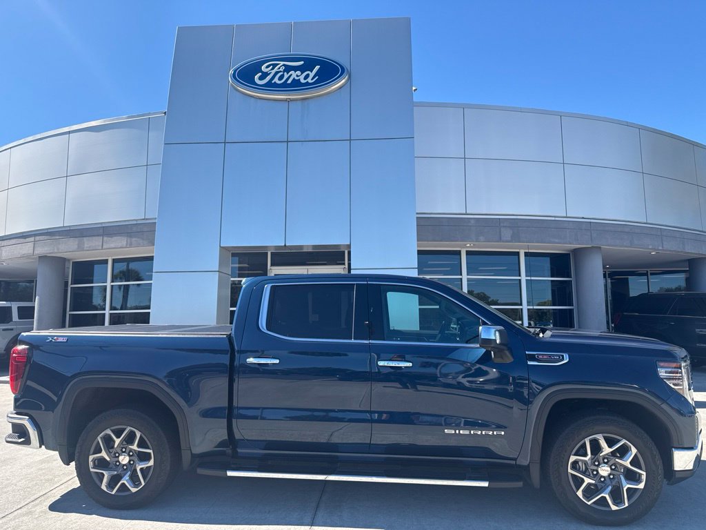 Used 2023 GMC Sierra 1500 SLT w/ SLT Premium Package AWD/4WD image 3