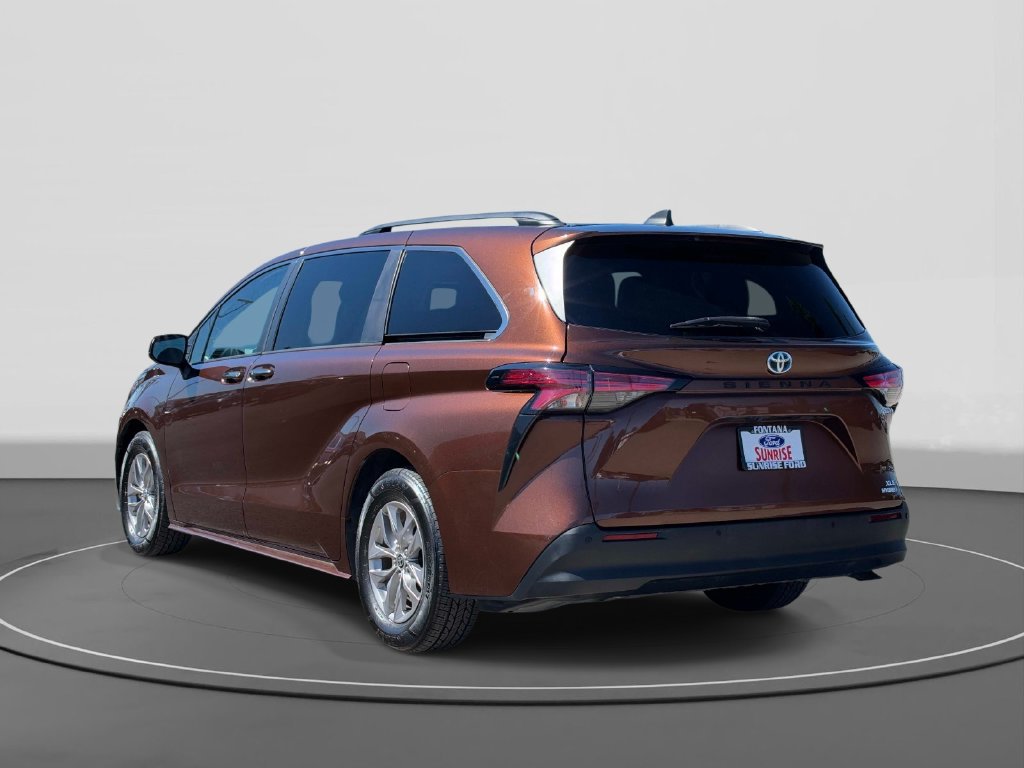 Used 2022 Toyota Sienna XLE w/ XLE Plus Package FWD image 7