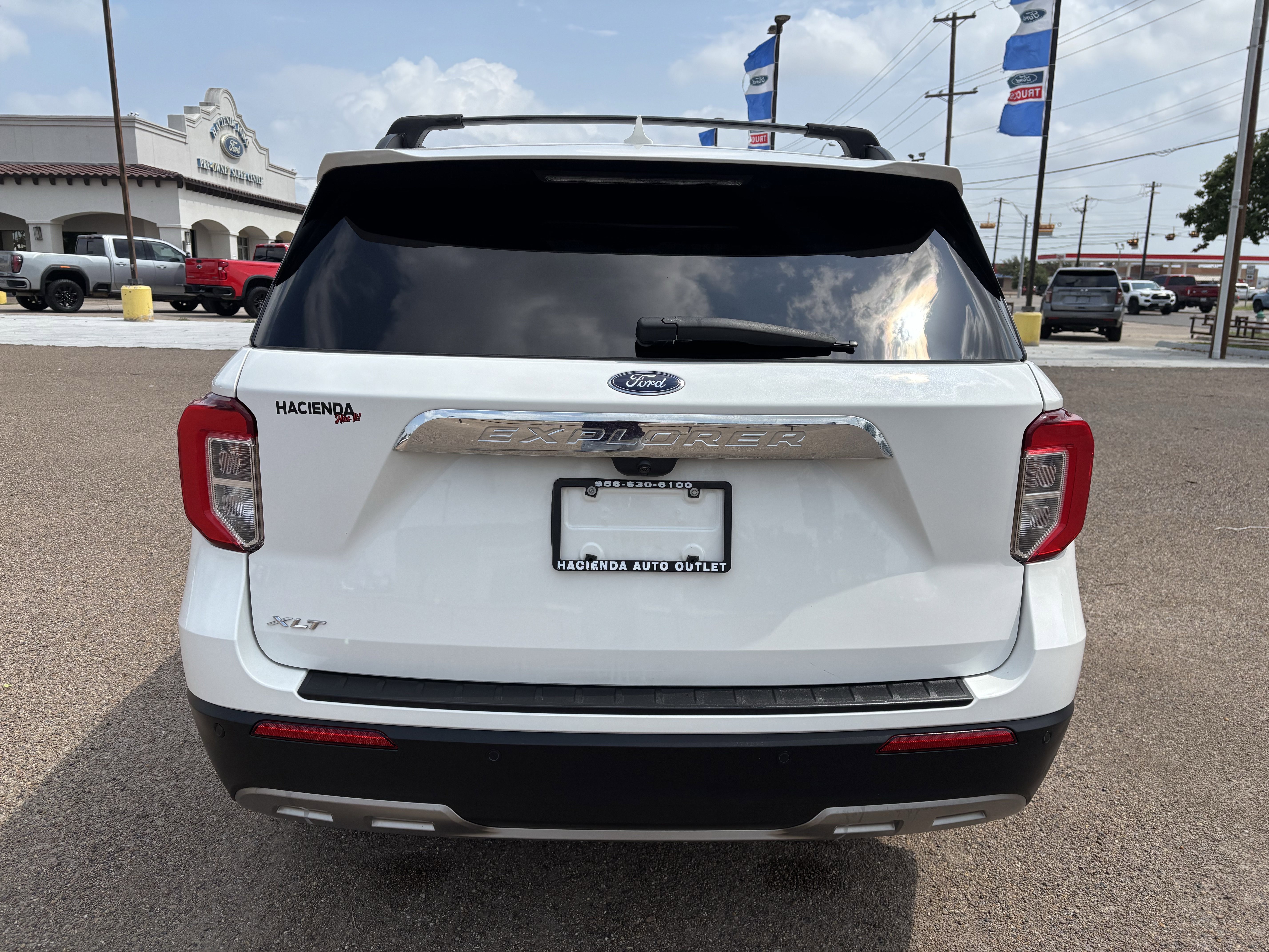 Certified 2023 Ford Explorer XLT w/ Equipment Group 202A RWD image 3