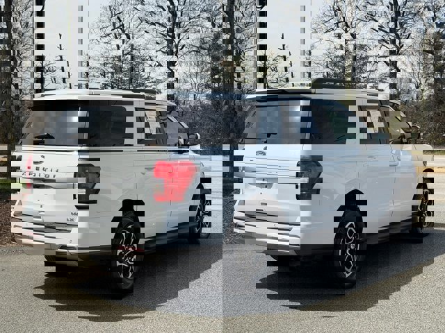 Certified 2024 Ford Expedition Max XLT image 4