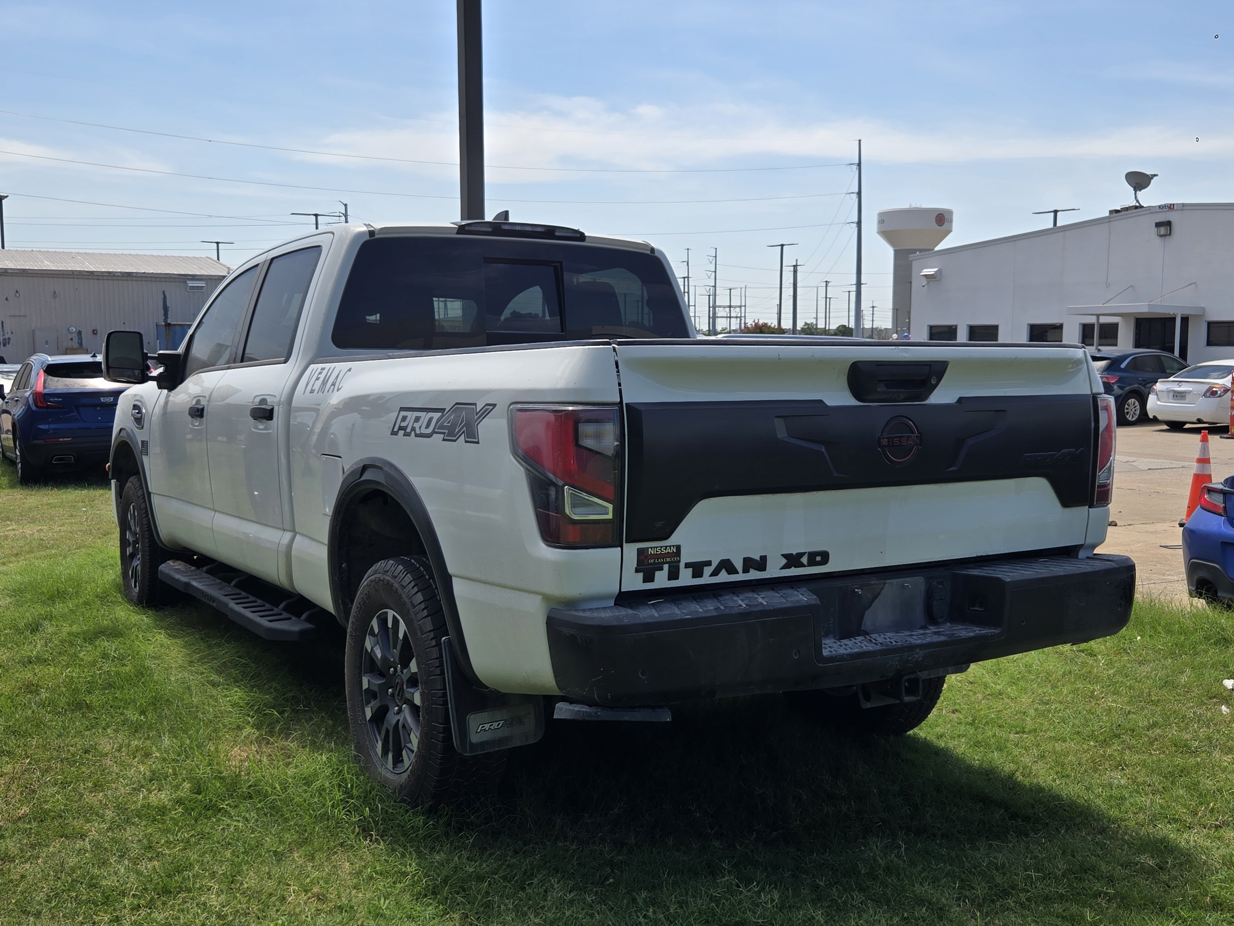 Used 2023 Nissan Titan PRO-4X w/ Pro-4x Convenience Package AWD/4WD image 6