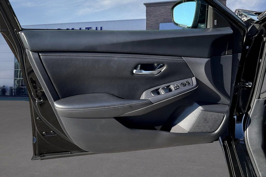 Used 2024 Nissan Sentra SV FWD image 19