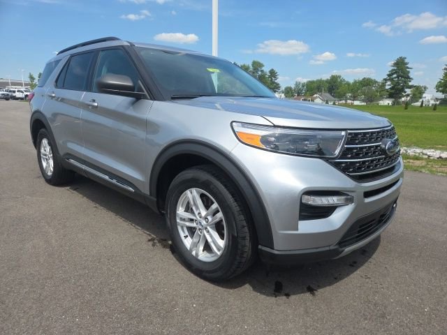 Certified 2023 Ford Explorer XLT w/ Equipment Group 202A AWD/4WD image 1