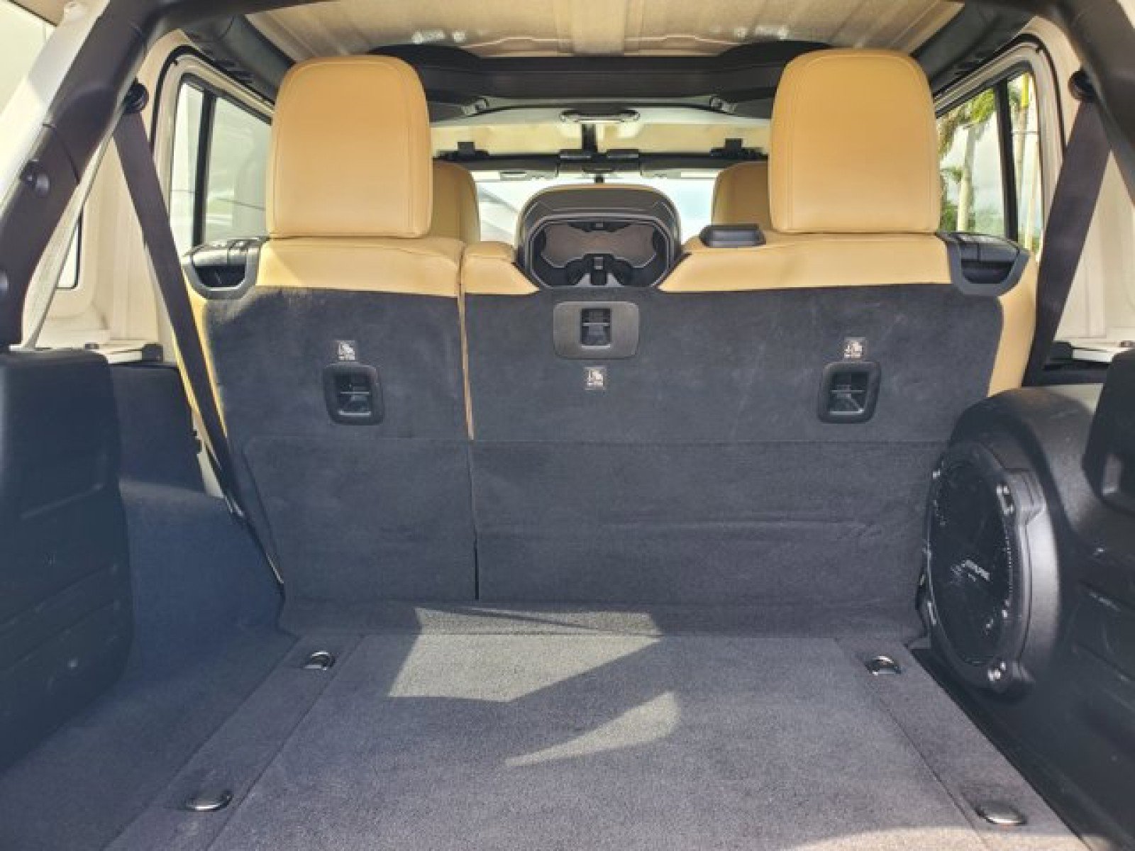 Used 2018 Jeep Wrangler Unlimited Sahara image 8