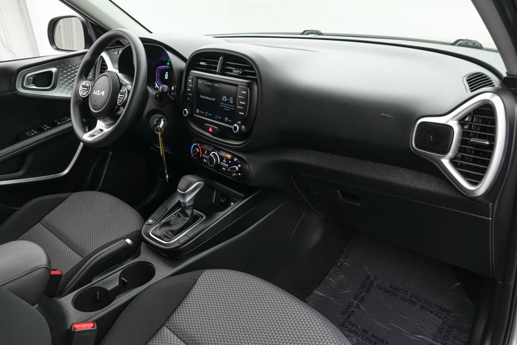 Used 2025 Kia Soul LX FWD image 22