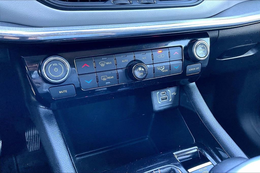 Used 2022 Jeep Compass Limited image 32