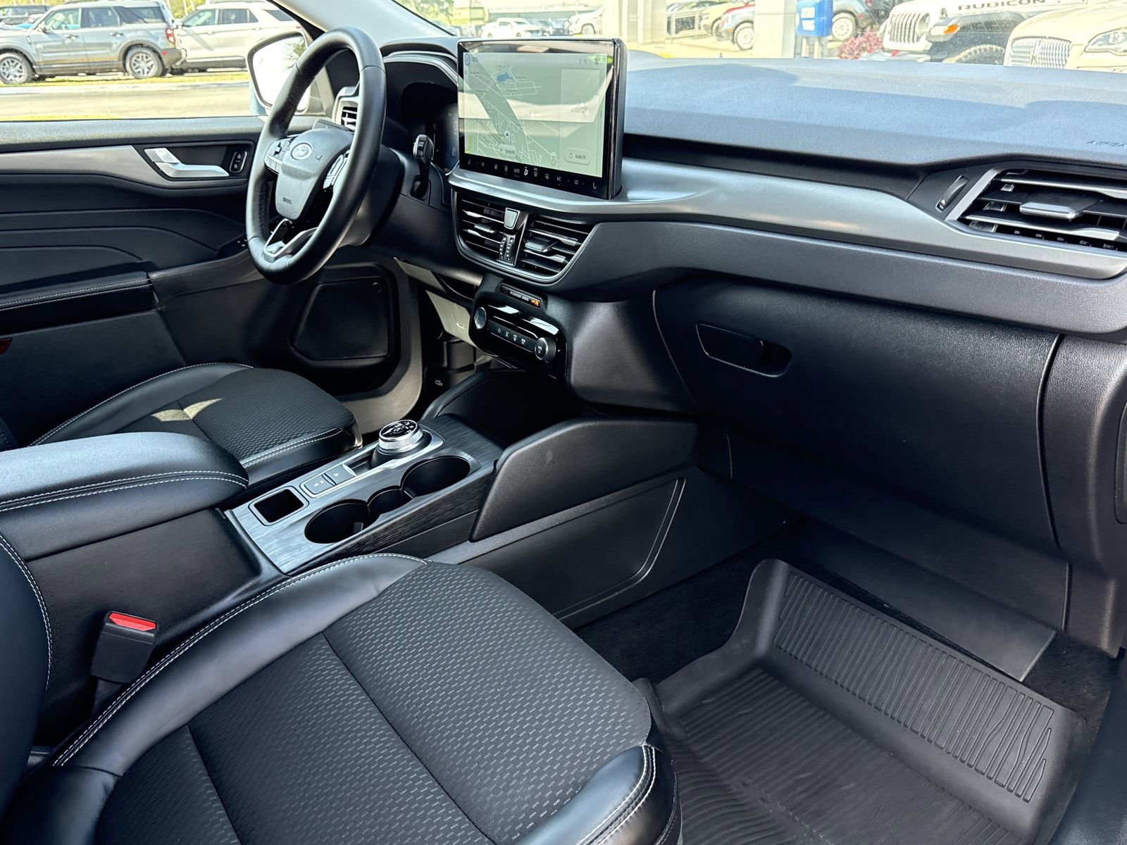 Certified 2025 Ford Escape SE image 10