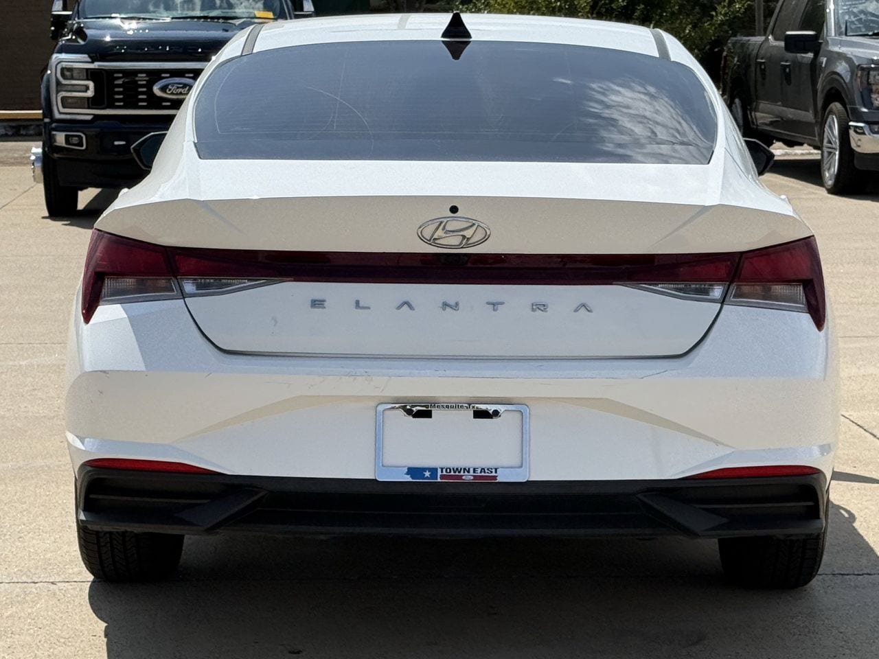 Used 2023 Hyundai Elantra SEL FWD image 6