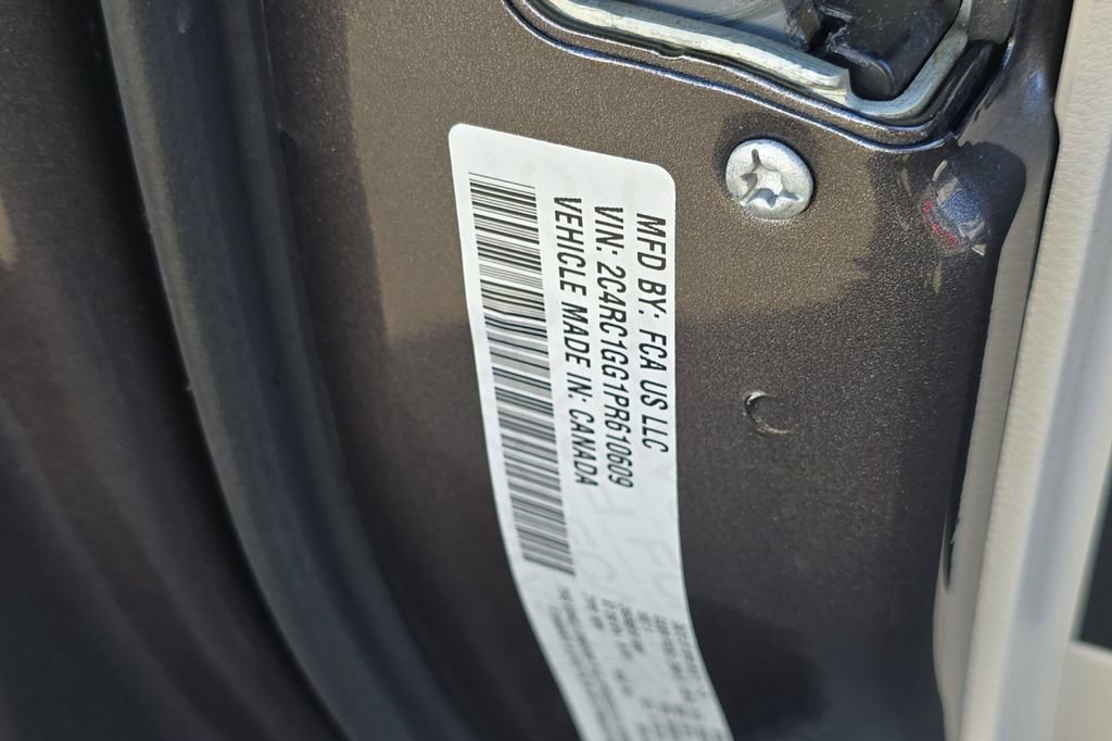 Used 2023 Chrysler Pacifica Limited FWD image 30