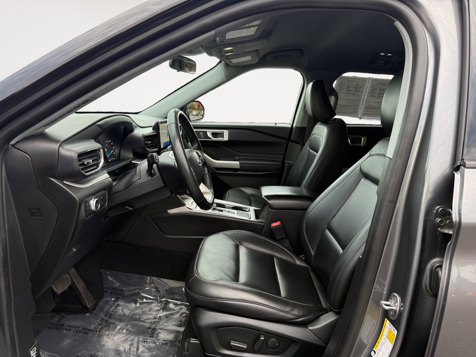 Certified 2022 Ford Explorer XLT w/ Equipment Group 202A image 10