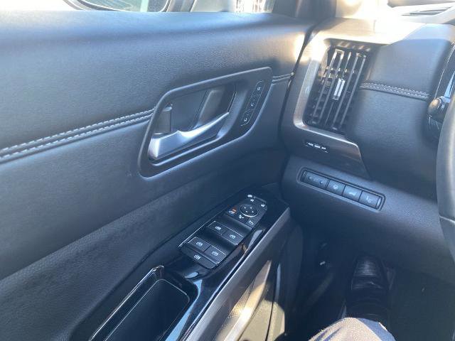 Used 2024 Nissan Pathfinder Platinum w/ Cargo Package AWD/4WD image 23