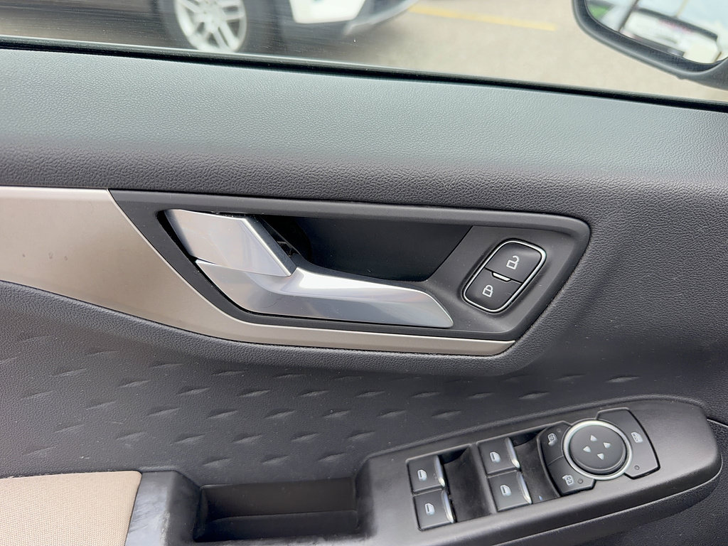 Certified 2020 Ford Escape SE FWD image 9