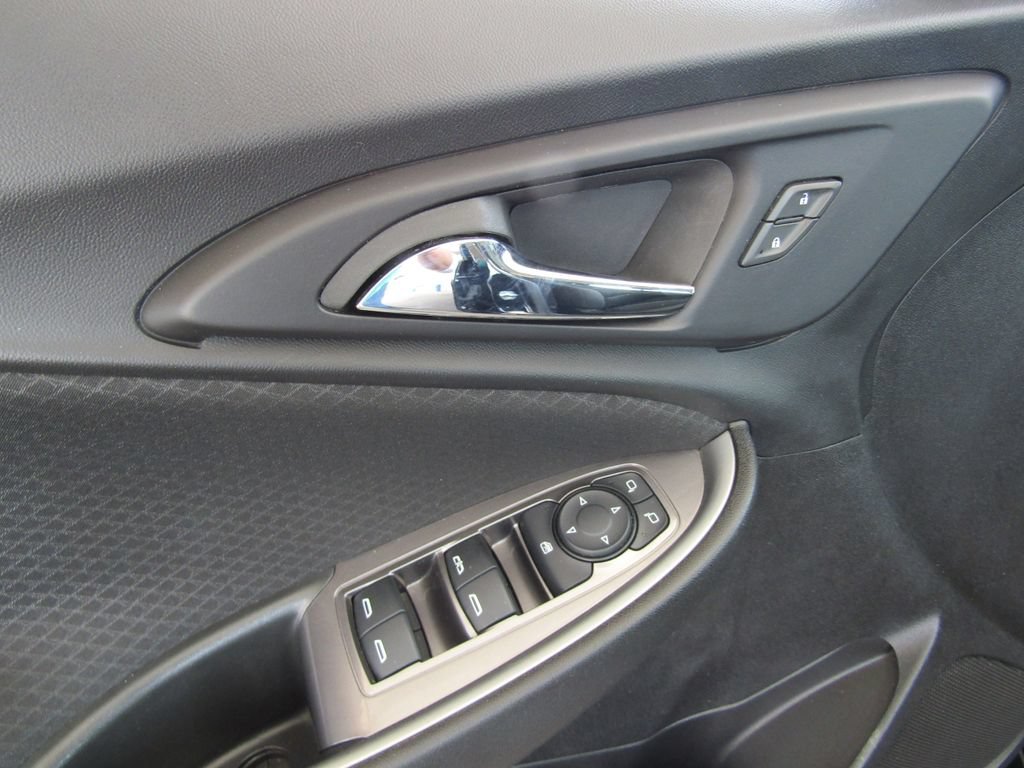 Used 2023 Chevrolet Malibu LT FWD image 19