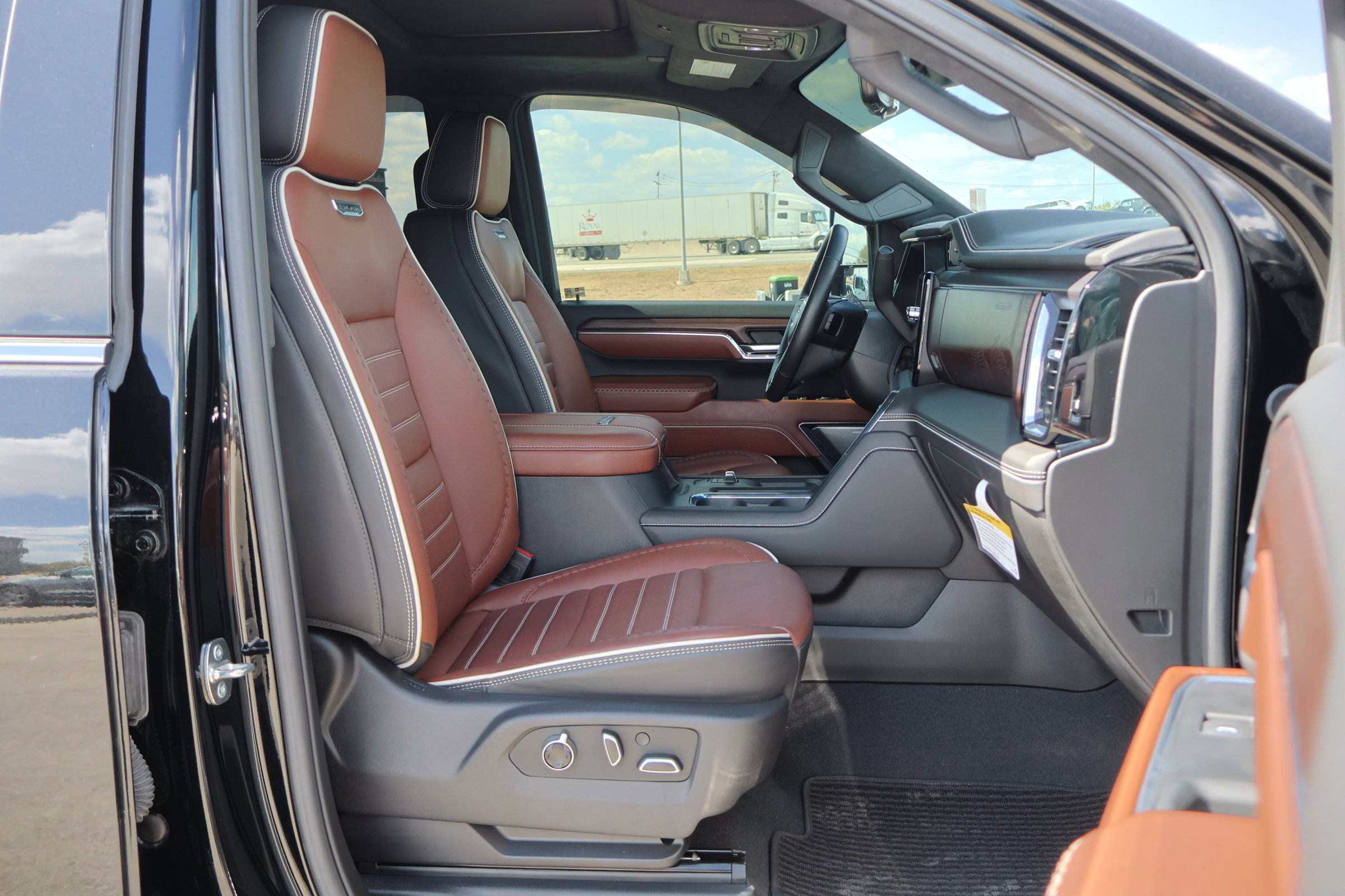 Used 2024 GMC Sierra 2500 Denali Ultimate w/ Max Trailering Package image 43