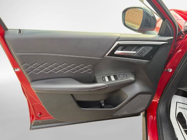 Used 2025 Mitsubishi Outlander 4WD Plug-In Hybrid image 14