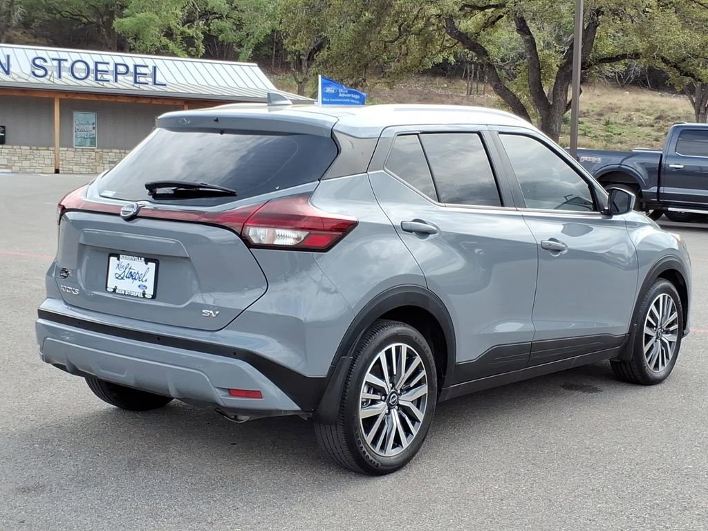 Used 2024 Nissan Kicks SV image 3
