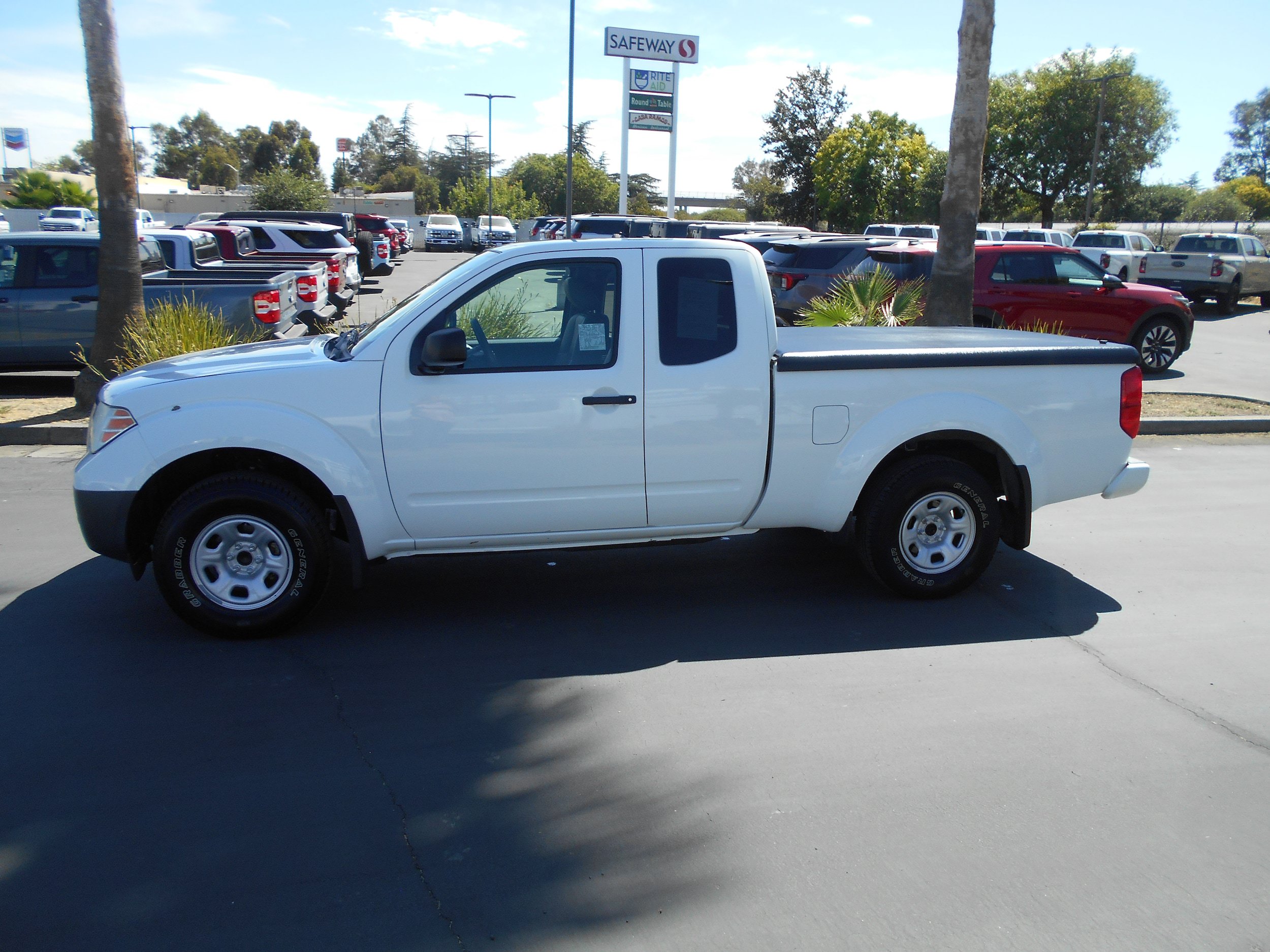 Used 2018 Nissan Frontier S RWD image 2