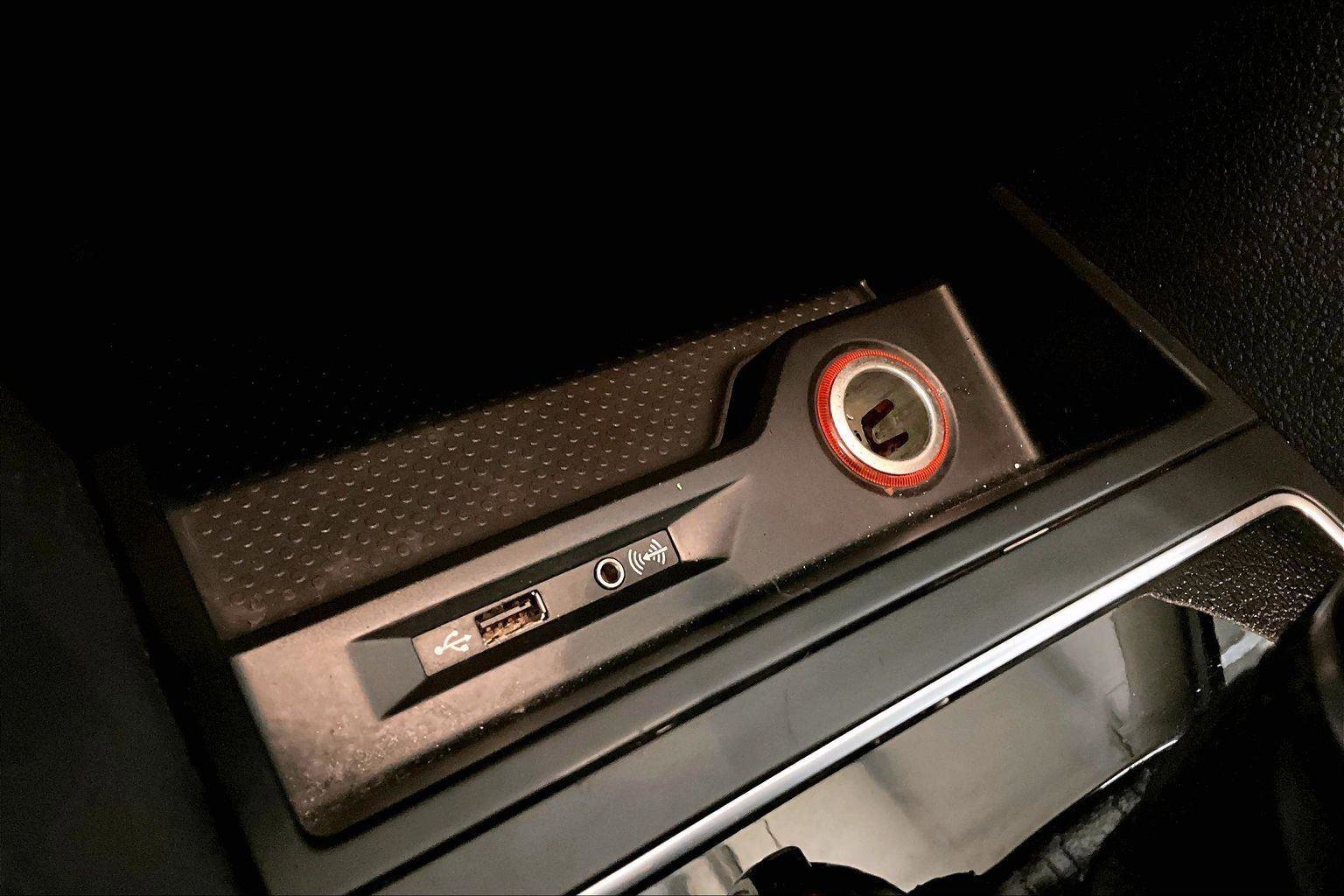 Used 2017 Volkswagen Passat 1.8T R-Line image 31