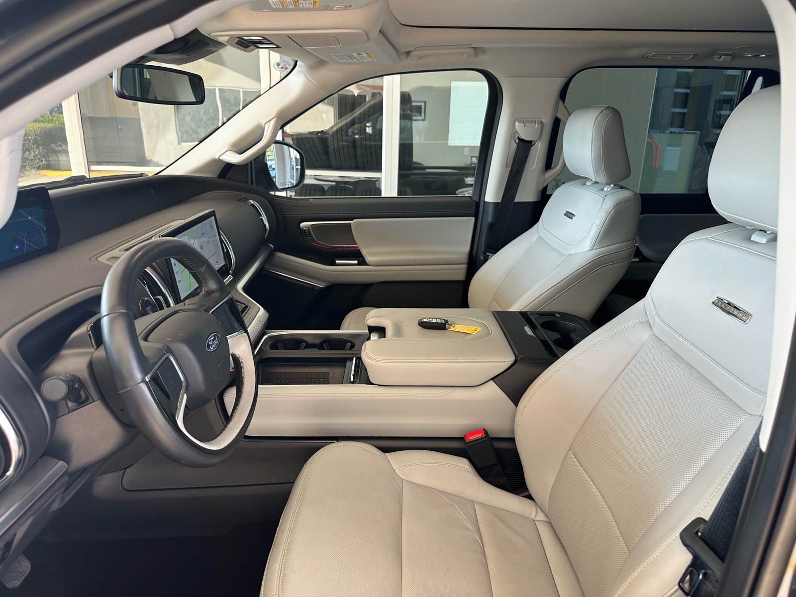 Certified 2025 Ford Expedition Max Platinum w/ Driver's Package AWD/4WD image 17