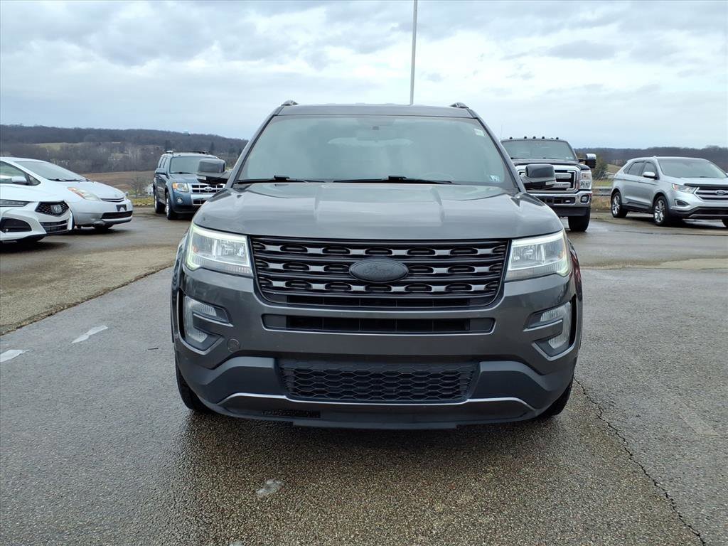 Certified 2017 Ford Explorer XLT image 4