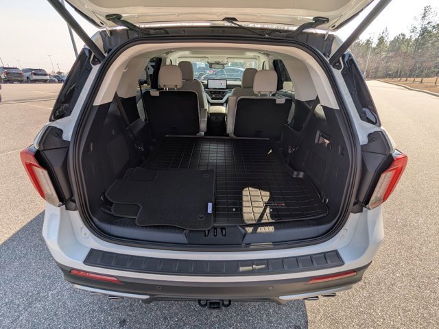 Certified 2025 Ford Explorer Platinum w/ Ultimate Package image 34