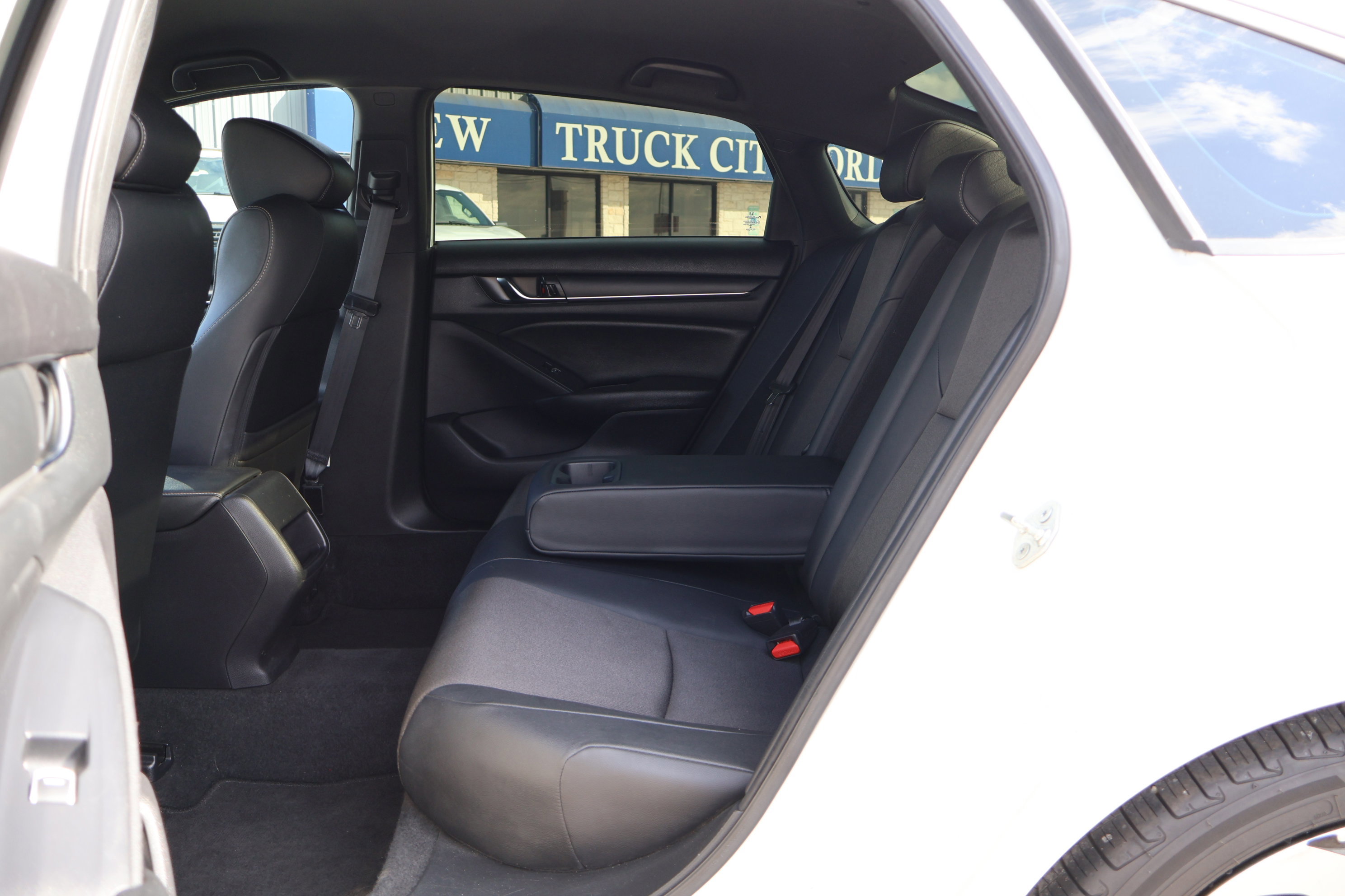 Used 2020 Honda Accord Sport image 29