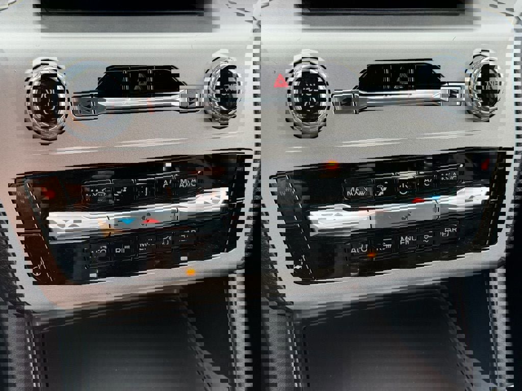 Certified 2022 Ford Explorer XLT w/ Equipment Group 202A image 40