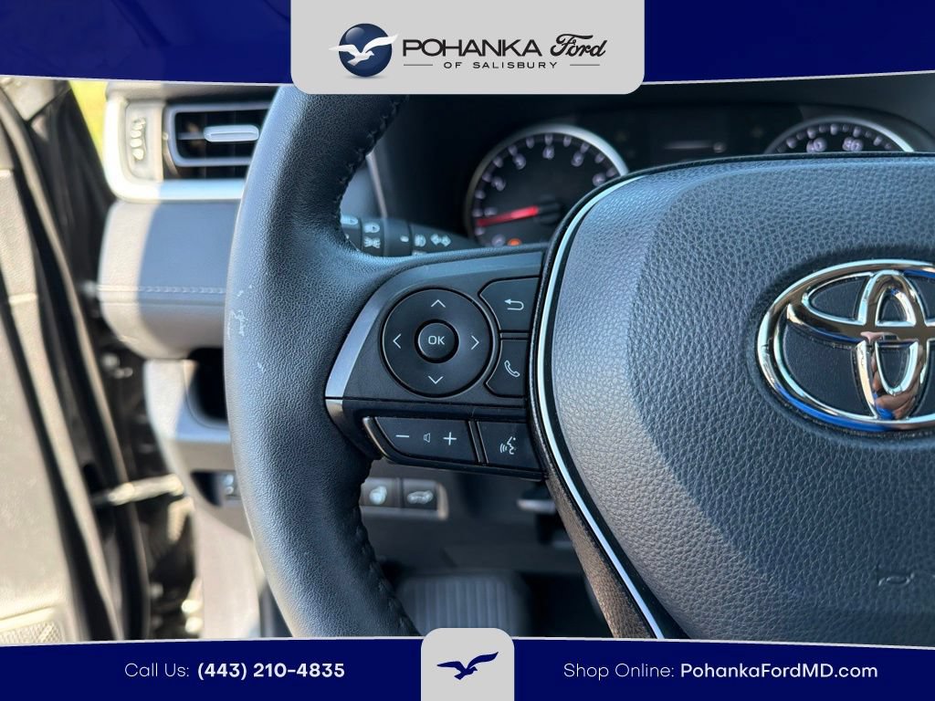 Used 2022 Toyota RAV4 XLE Premium AWD/4WD image 16