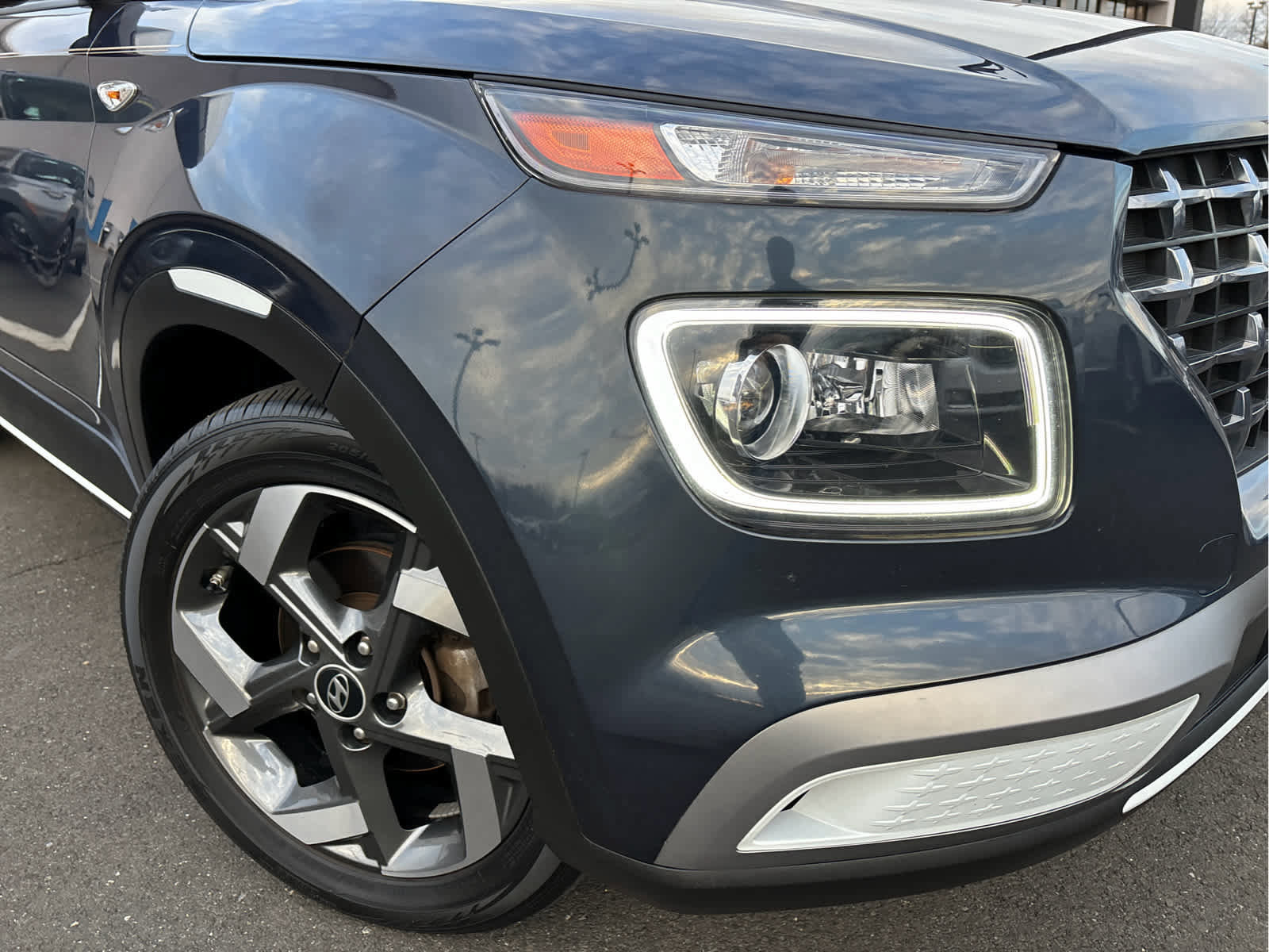 Used 2023 Hyundai Venue Limited image 26