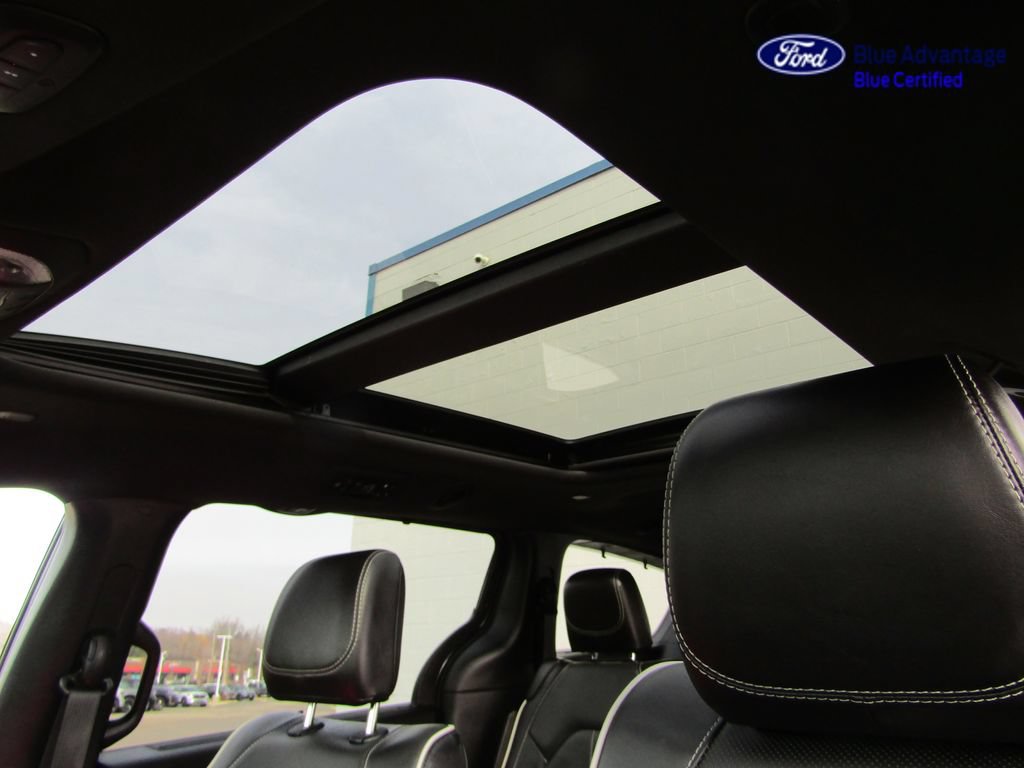 Used 2025 Chrysler Pacifica Limited FWD image 14