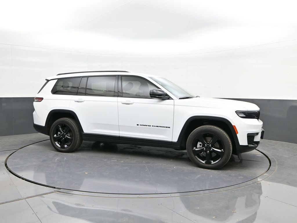 Used 2024 Jeep Grand Cherokee L Limited w/ Black Appearance Package image 17