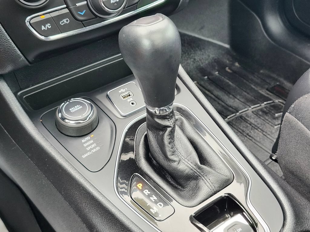 Used 2020 Jeep Cherokee Limited AWD/4WD image 28