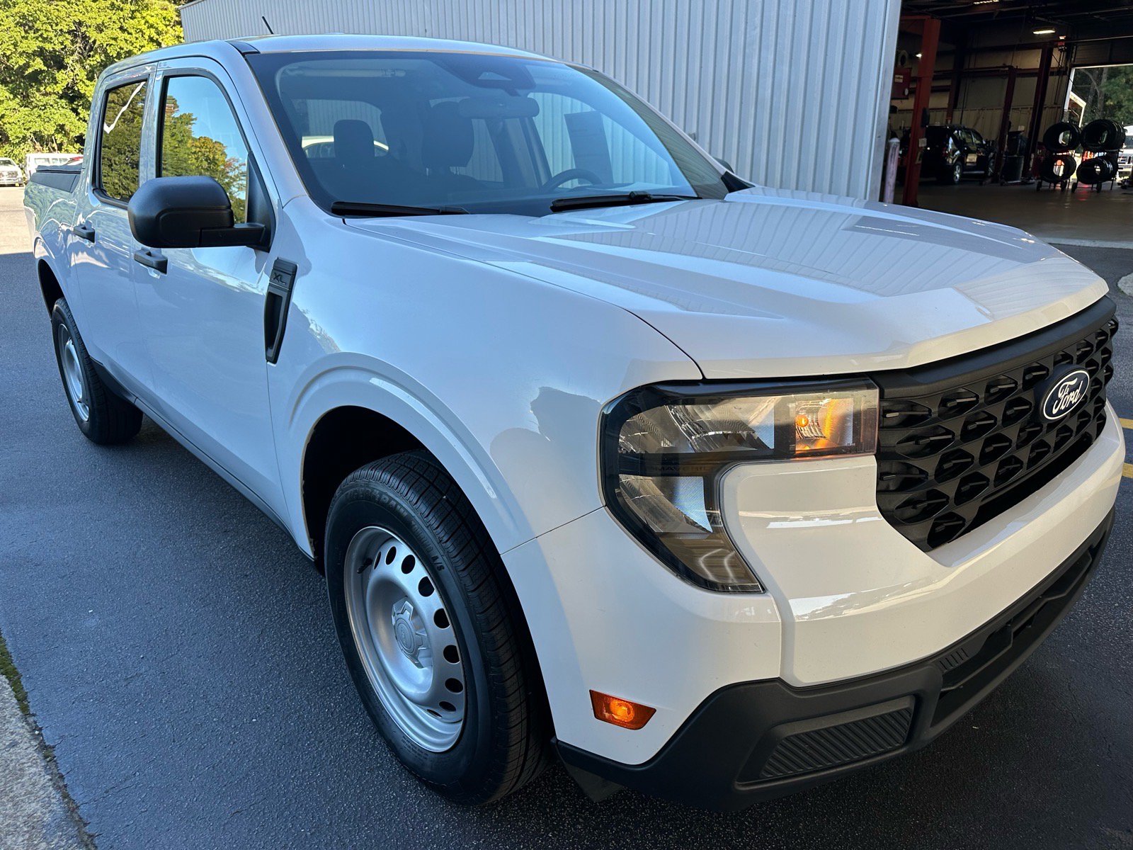 Certified 2025 Ford Maverick XL FWD image 9