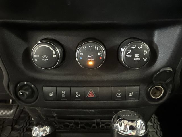 Used 2017 Jeep Wrangler Unlimited Rubicon w/ Connectivity Group AWD/4WD image 24