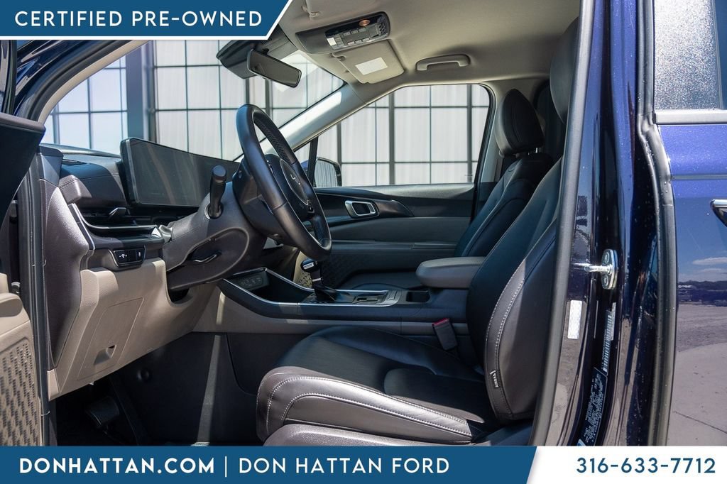 Used 2025 Kia Carnival FWD image 3