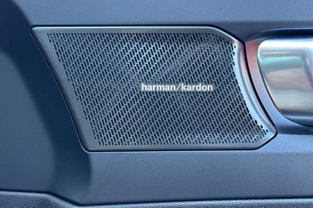 Used 2023 Volvo XC40 B5 Ultimate w/ Protection Package Premier image 35