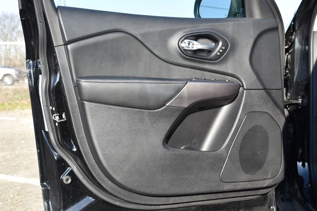 Used 2022 Jeep Cherokee Limited image 8